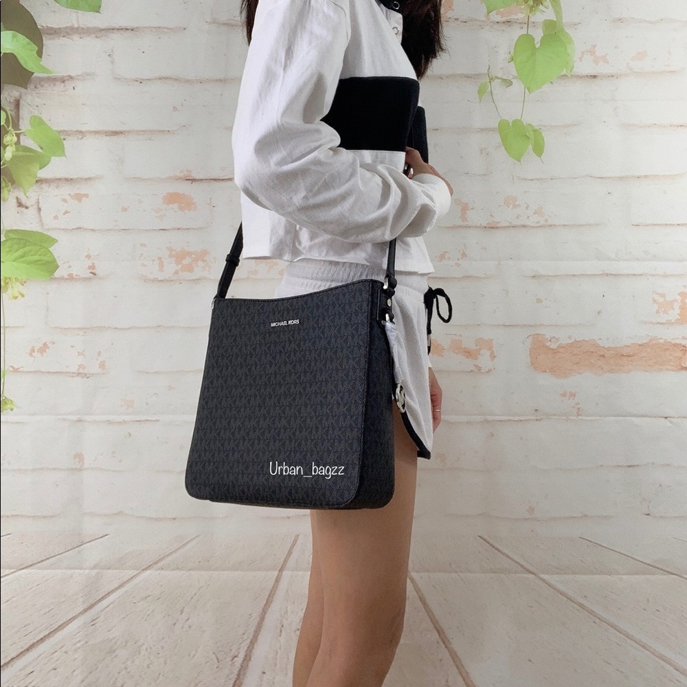 Michael Kors JST Large Crossbody - Picture 2 of 8